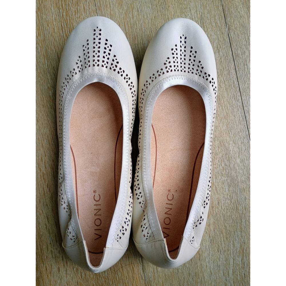 Vionic ballet flat white capsule wardrobe quiet luxury career minimalist 8M